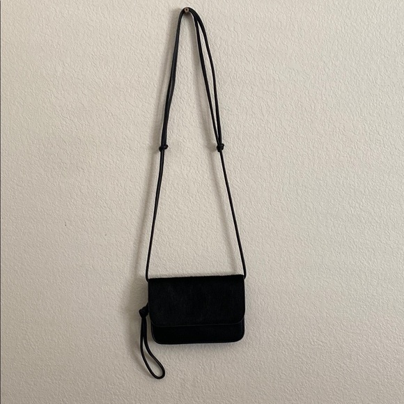 LUCKY BRAND Women’s Black Crossbody Bag with Easy Sliding Adjustable Strap - Picture 1 of 12